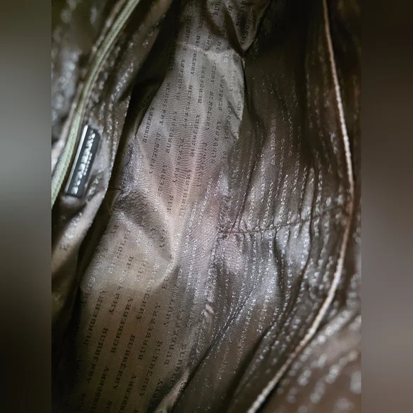 Burberry Vintage Overnight Bag. EUC - Picture 12 of 14